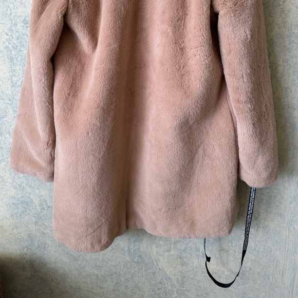 MESHKI | Faux Fur Coat - Picture 8 of 8